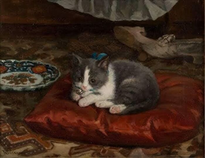 Gato medieval descansando en almohada roja en pintura clásica, imagen divertida de gatos medievales para humor histórico.