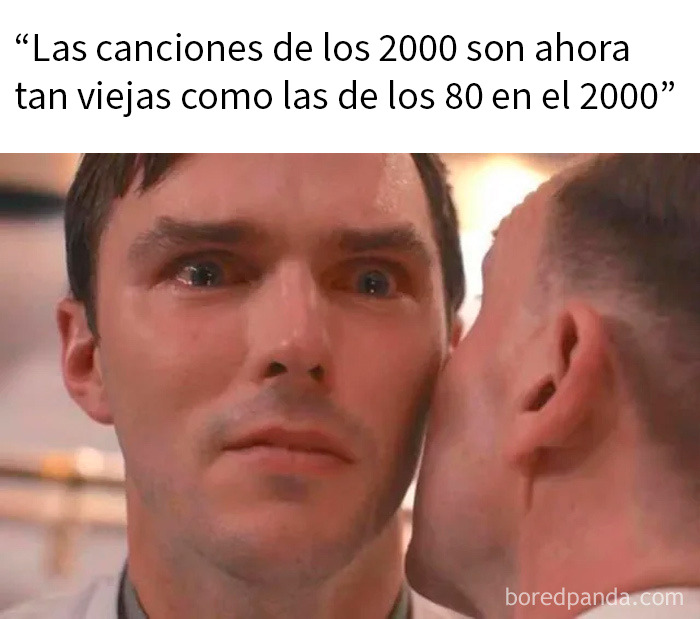 Tuit humorístico sobre el poder de las personas madrugadoras, ideal para memes aleatorios y risas rápidas del día.