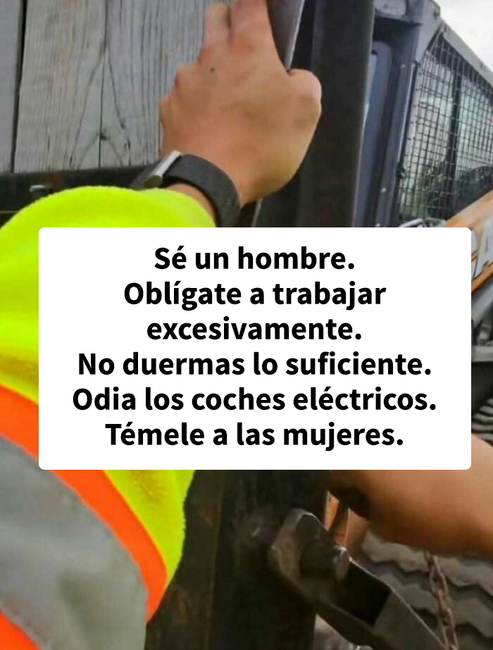 Manos de trabajador con chaqueta reflectante y texto de memes absurdos cerca de maquinaria pesada en obra, arte de performance borderline.