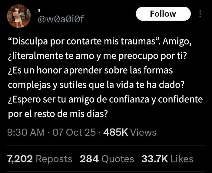 Tuit con mensaje absurdo que muestra humor y creatividad, representando memes borderline como arte performativo.