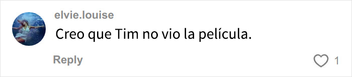 Comentario en redes sociales en español que menciona a Tim y una opinión sobre una película.