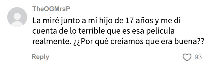 Comentario de usuario opinando sobre una película, relacionando a mujeres corrigiendo a los chicos en redes sociales.