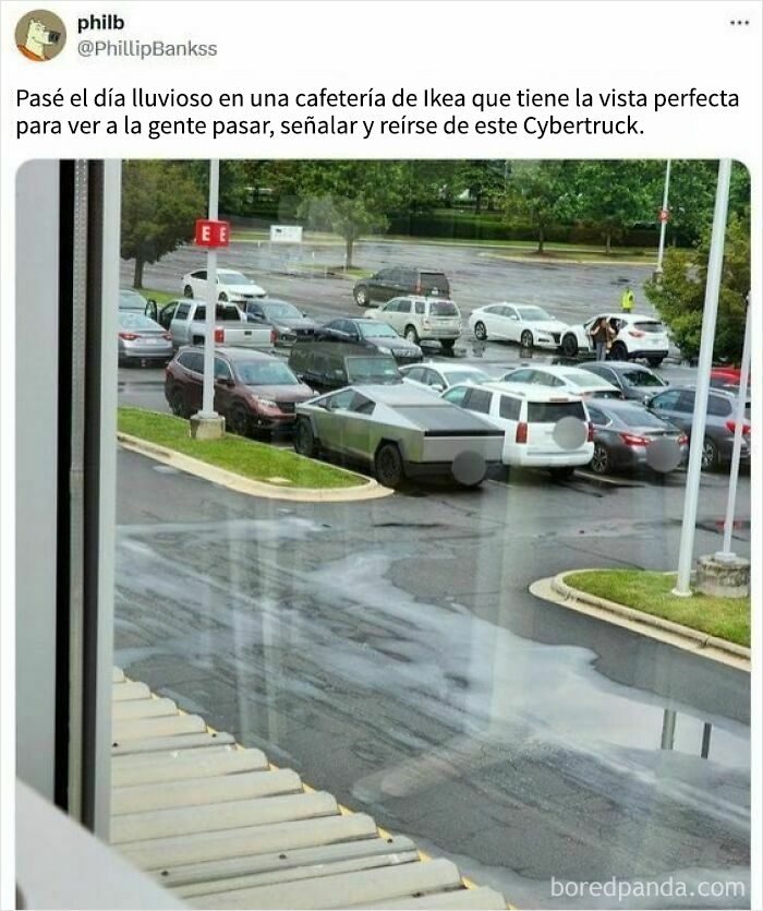 Vista desde una ventana en un día lluvioso mostrando un meme sobre el Tesla Cybertruck y memes reconfortantes.
