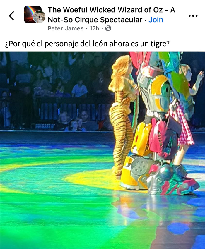 Actores disfrazados en función de El mago de Oz con personaje tigre, causando indignación y abandono del público. Actores disfrazados en función de El mago de Oz con personaje tigre, causando indignación y abandono del público.