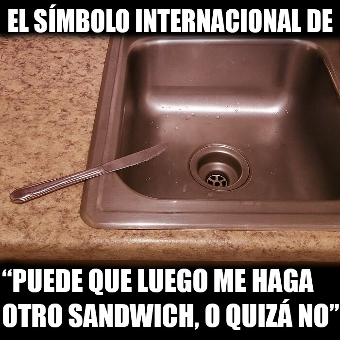 Memes divertidos con juego de cuchillo en fregadero representando duda para hacer dos sándwiches y causar risa.