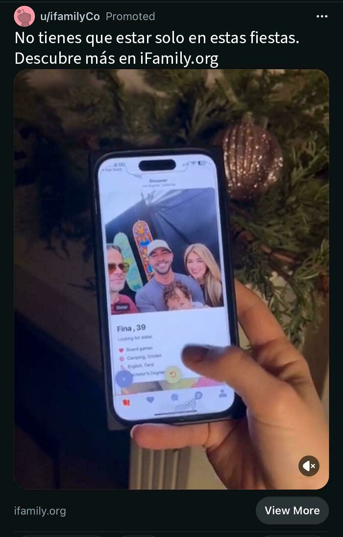 Texto en inglés sobre sistema médico y seguro, ejemplificando una situación extraña en una distopía moderna.