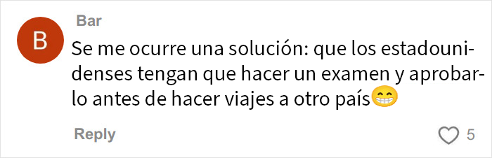 Comentario criticando a Air Canada por ofrecer comida caducada durante un vuelo, con propuesta de soluci&oacute;n para viajeros.