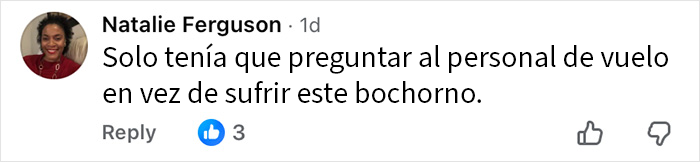 Comentario de pasajera que critica a Air Canada por ofrecer comida caducada durante su vuelo en redes sociales.