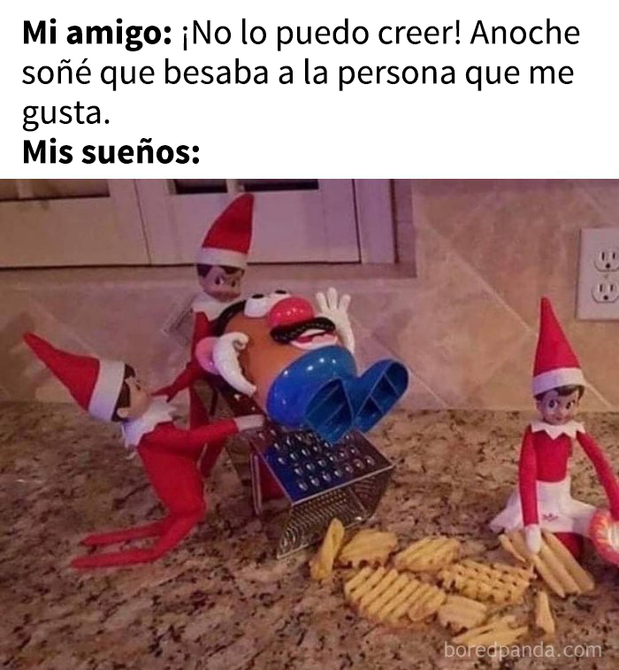 Muñecos de elfos realizando una escena cómica y oscura con juguetes y papas fritas en cocina, humor con toque oscuro.
