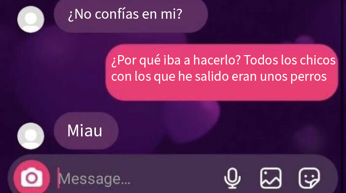 Captura de pantalla de textos divertidos entre dos personas mostrando bromas en mensajes para reír juntos.