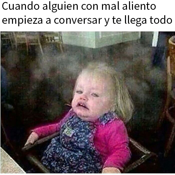 Tuit humorístico de cuenta dedicada a memes divertidos sobre perros que muestran molestia al ser llamados.