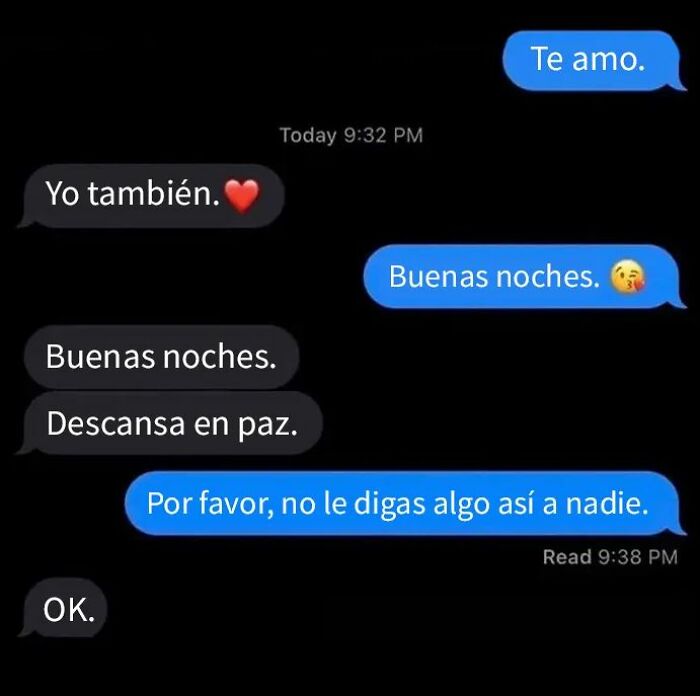 Conversación divertida de mensajes de texto con un giro inesperado sobre sopas favoritas y citas en Tinder.