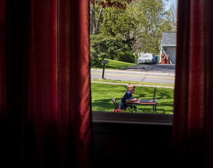 Niña de 4 años llora explicando con comentario inesperado que sus dedos no son marcadores en fallo infantil gracioso.