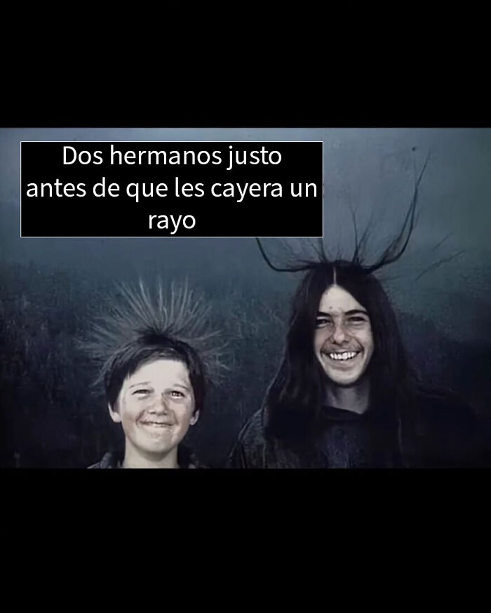 Esqueleto humano iluminado con efecto translúcido representando hechos inquietantes y datos perturbadores sobre huesos y el cuerpo.