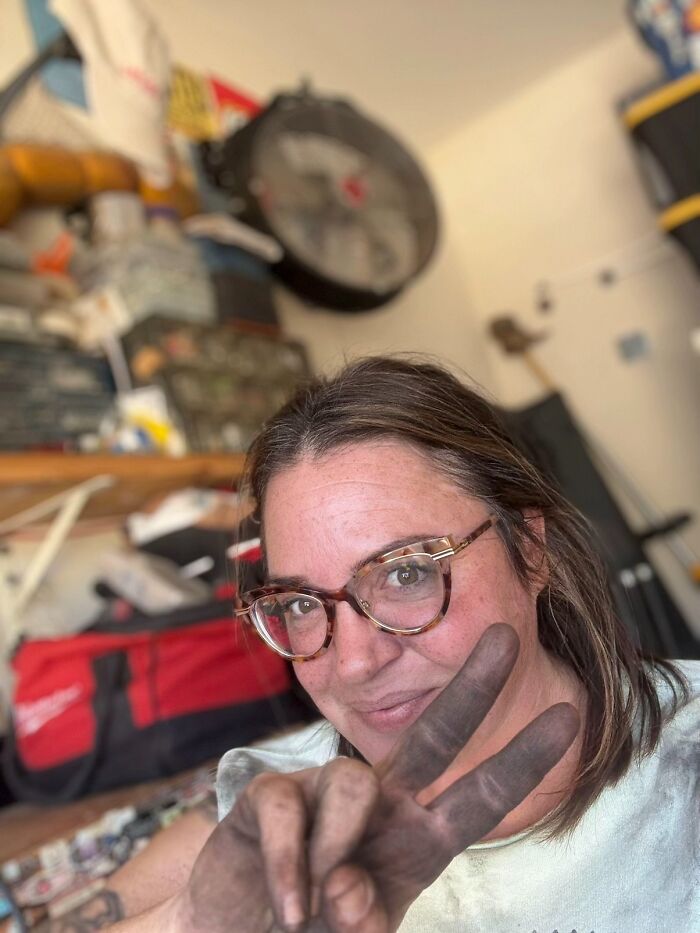 Woman Wonders Why Others Don’t Get Their Nails Done, Gets 86 Hilariously Honest Replies