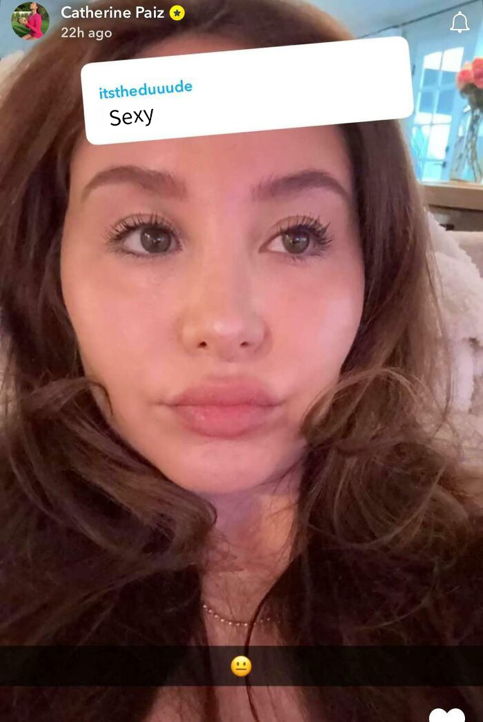 Actúa como si odiara la atención. "Estoy tan molesta porque alguien me dijo sexy, mientras intento verme sexya en esta foto".