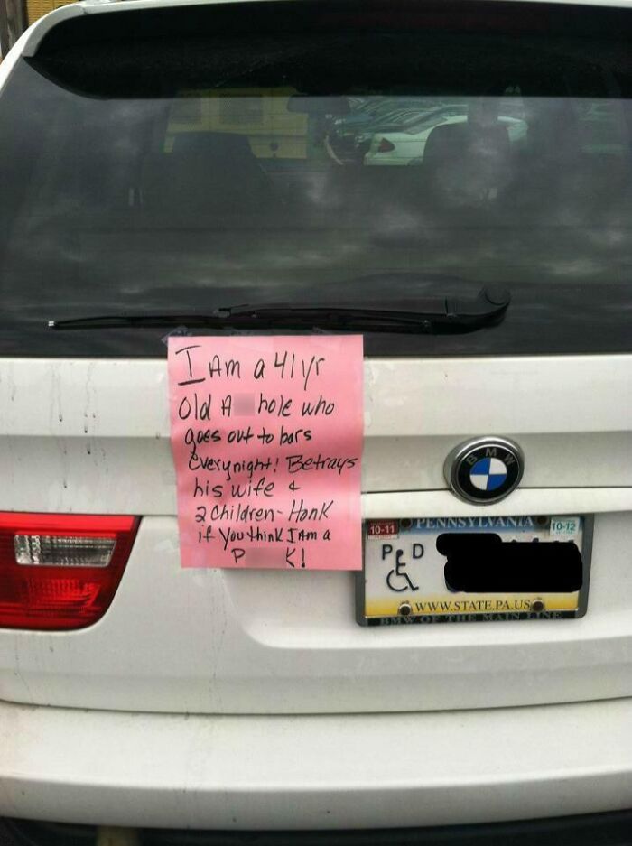 Una esposa se venga de su marido infiel dejando una nota en su coche