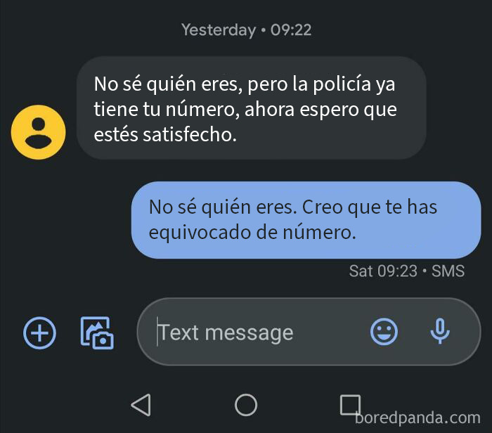 Recibí este mensaje de texto de un número desconocido y no tengo ni idea de por qué le darían mi número a la policía. No sé si es un error, una broma o qué, pero no sé qué hacer ahora