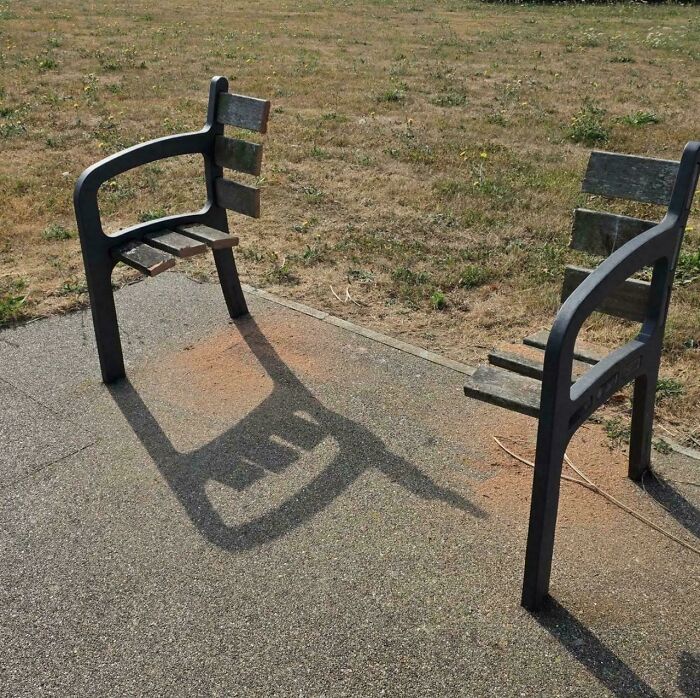 Alguien ha robado el resto del banco en el parque