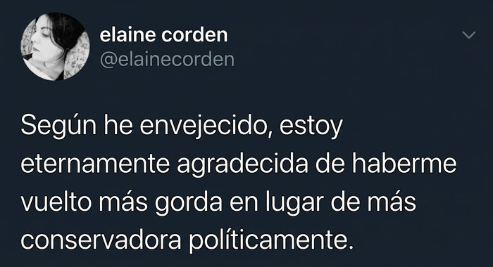 Captura de pantalla de Twitter con memes divertidos sobre envejecer, subir de peso y las posturas políticas.