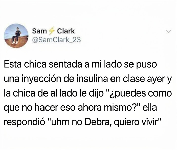 Captura de pantalla de Twitter con memes divertidos sobre una inyección de insulina y una respuesta graciosa.
