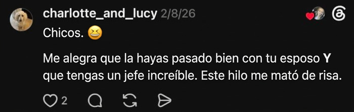 Captura de pantalla de un comentario alegre sobre la foto de una mujer con su esposo y su jefe. Captura de pantalla de un comentario alegre sobre la foto de una mujer con su esposo y su jefe.