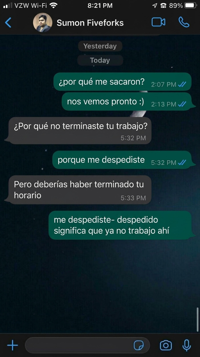 Mensajes de texto que muestran la lógica absurda de los peores jefes tras un despido laboral.