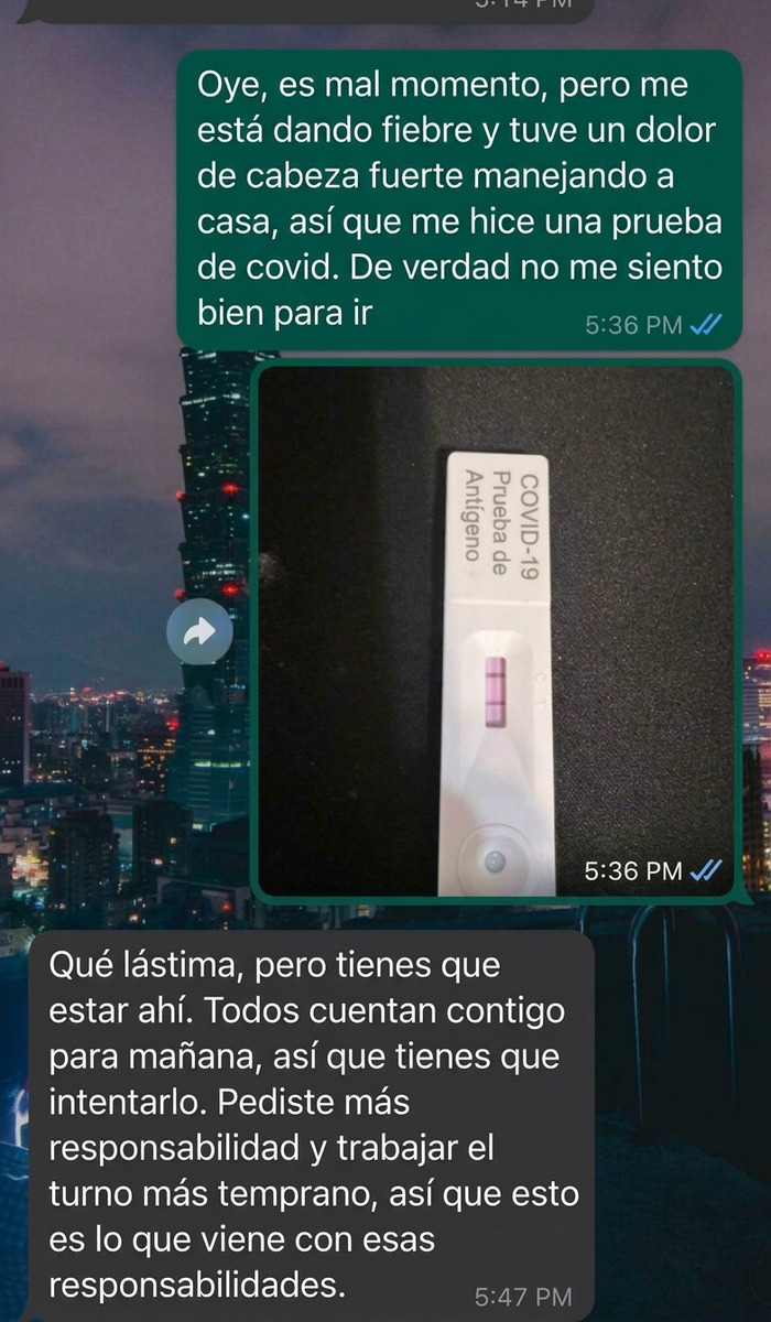 Chat de WhatsApp donde uno de los peores jefes obliga a ir a trabajar con prueba de COVID positiva.