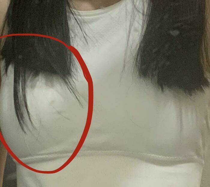 Detalle de un corte de pelo fallido en el salon de belleza