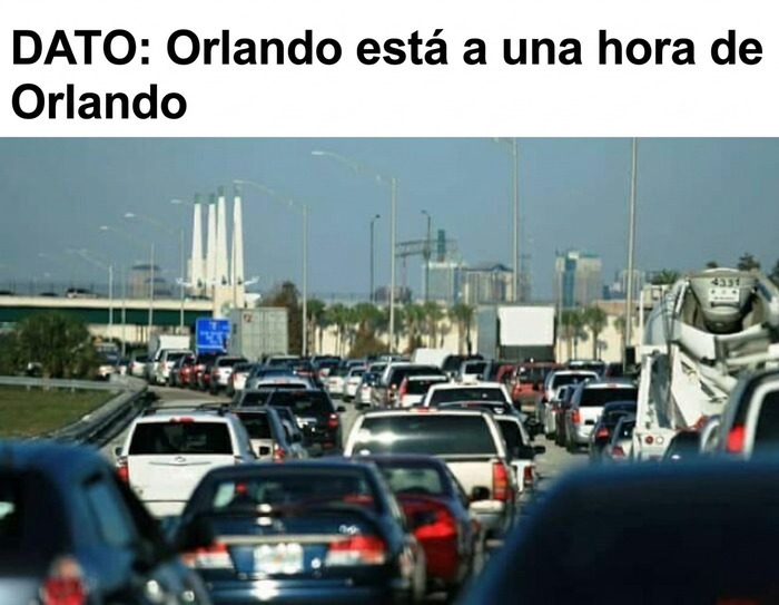 Meme de trafico pesado que muestra la locura que se vive en Florida al viajar por Orlando.
