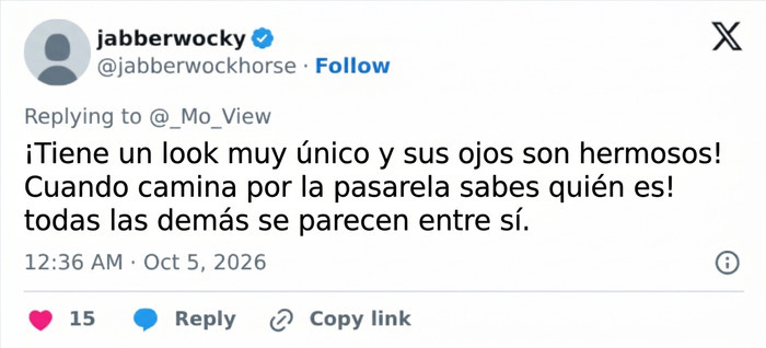 Mensaje en redes sociales alabando la apariencia unica de Gigi Hadid en la pasarela. Mensaje en redes sociales alabando la apariencia unica de Gigi Hadid en la pasarela.