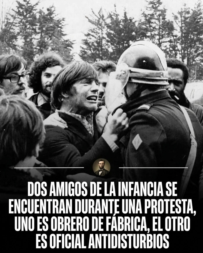 Dos amigos se reencuentran en una protesta, capturando fotos históricas conmovedoras.