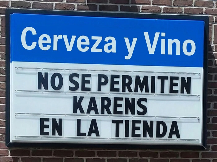 Letrero comercial de cerveza y vino que prohibe la entrada de Karens en la tienda.