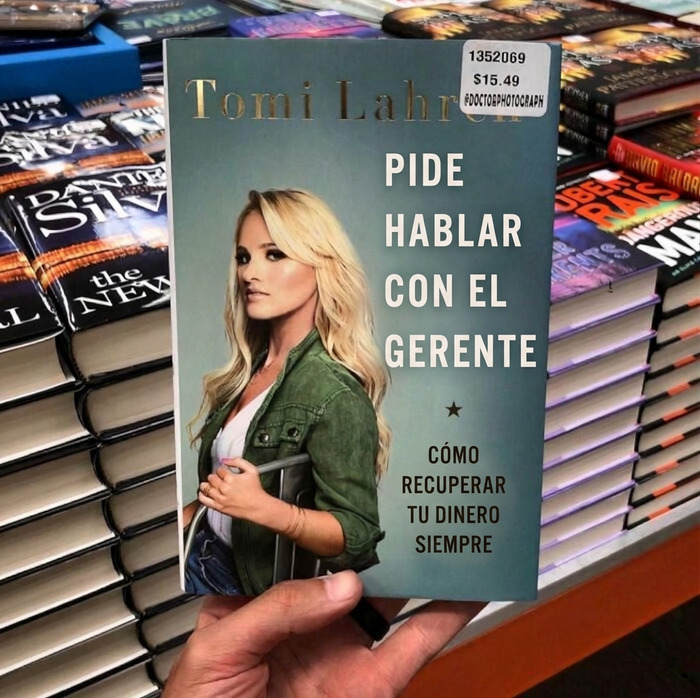 Libro ficticio de Tomi Lahren titulado Pide hablar con el gerente, sobre la actitud de las Karens.