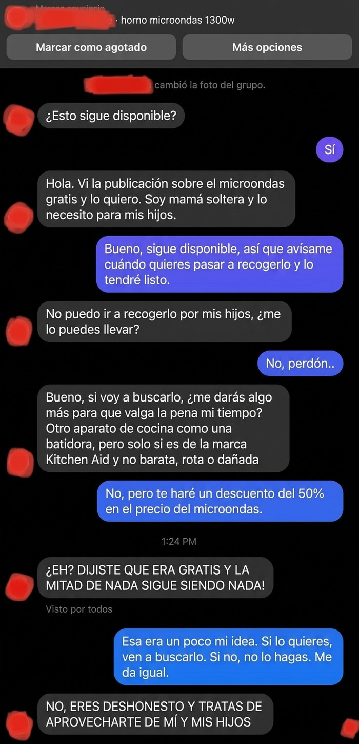 Chat de una conversación de una compradora prepotente, típica de las molestas Karens.