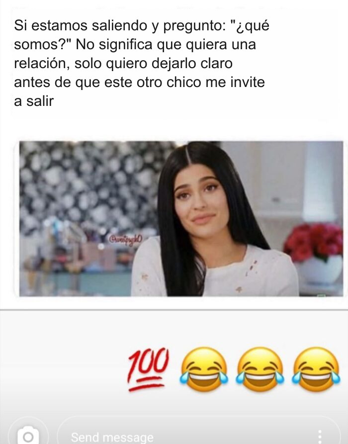 Meme sobre mujeres toxicas aclarando su situacion sentimental antes de salir con otro chico