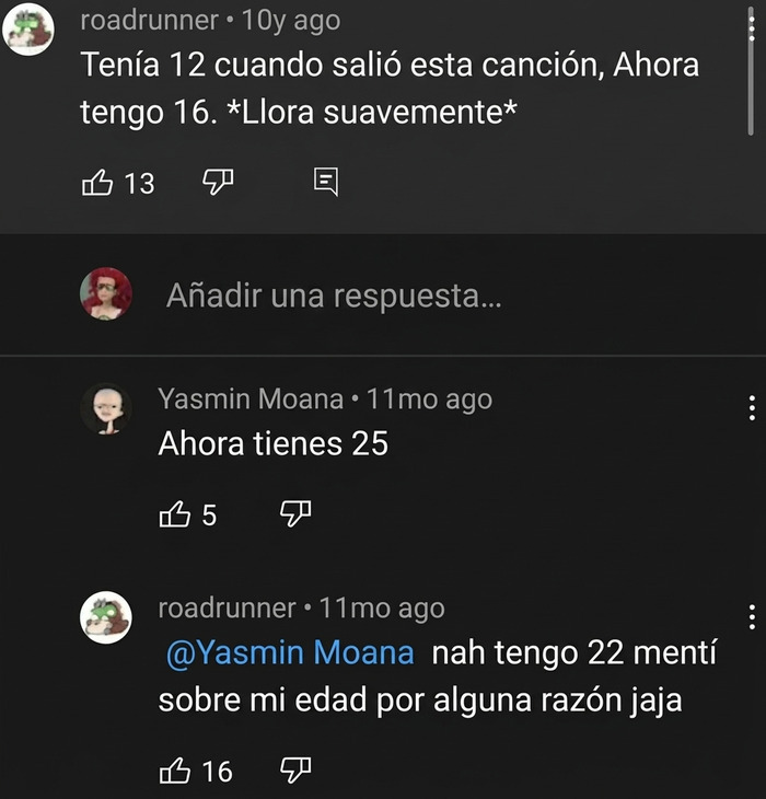 Hilo de comentarios graciosos en YouTube sobre la edad de un usuario tras varios años.