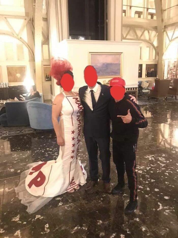 Novia con vestido controversial en una de las bodas más llamativas