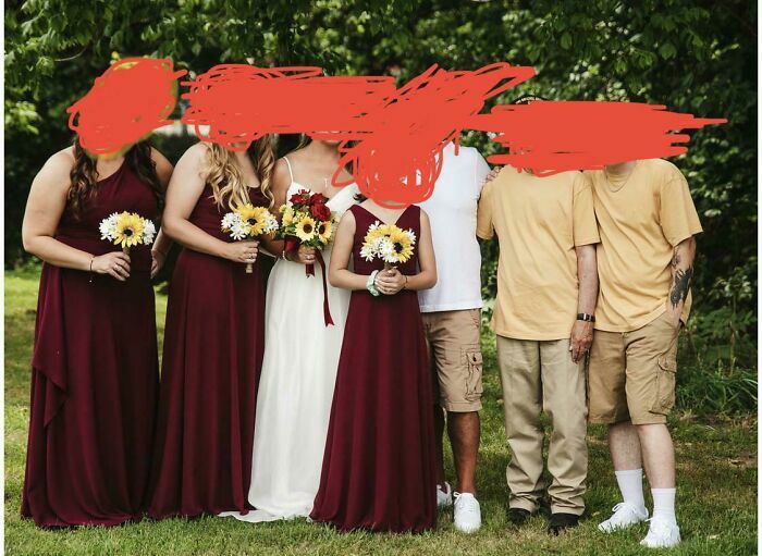 Grupo de damas de honor e invitados en bodas