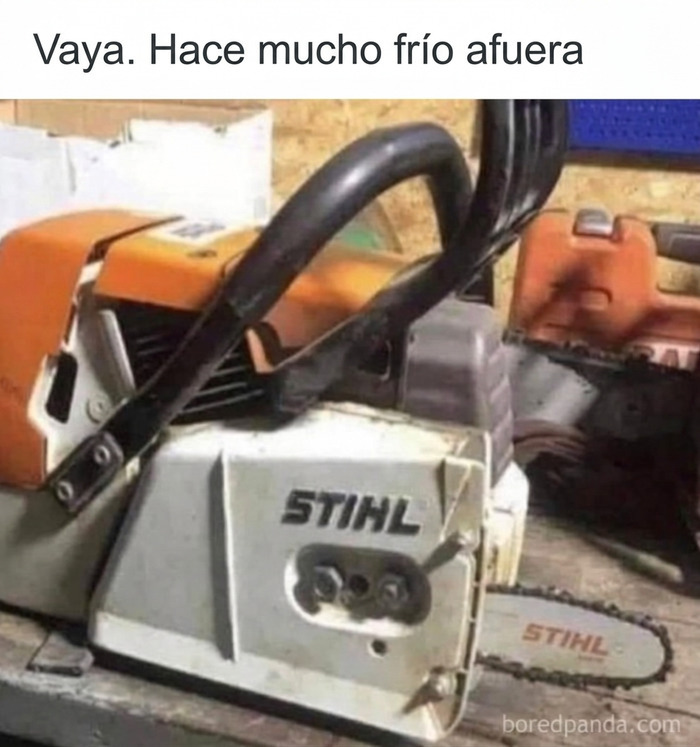 Meme sobre paletos americanos con una motosierra Stihl en un taller