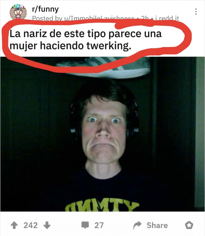 Imagen de un joven con una nariz graciosa acompañada de insultos salvajes en redes sociales.