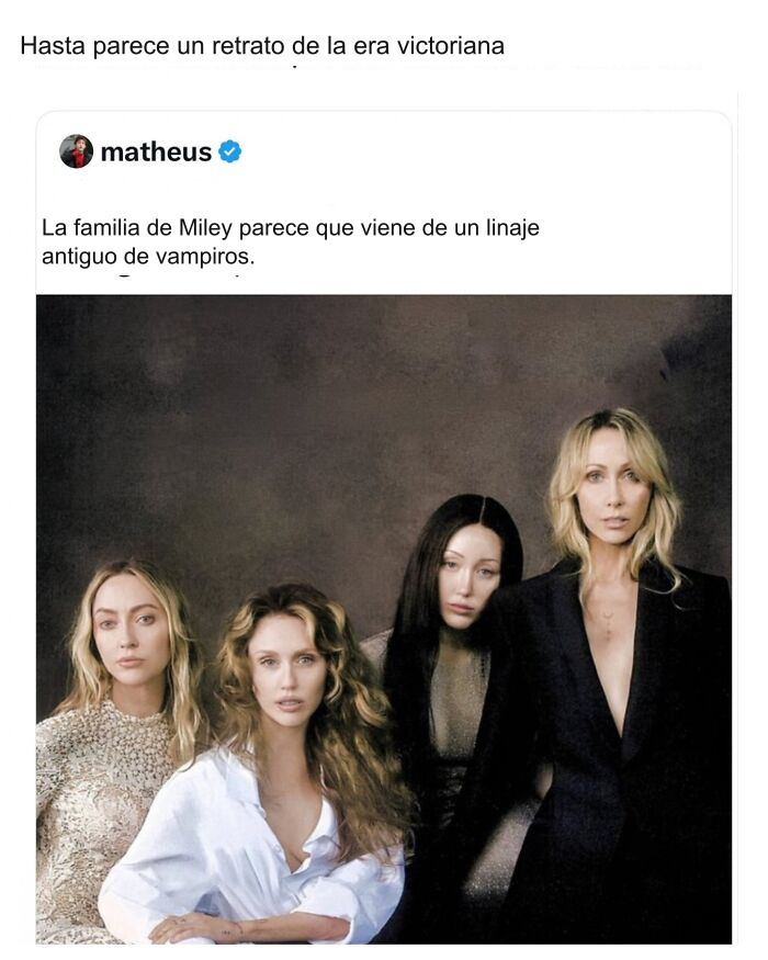 Retrato estilo victoriano de la familia de Miley con apariencia de linaje de vampiros en publicaciones aleatorias