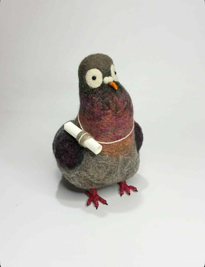 Figura de pájaro hecha a mano con lana, una creación genial para compartir