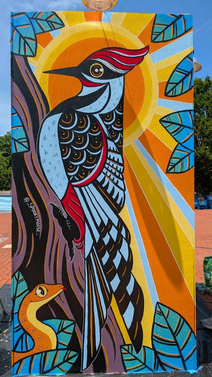 Mural colorido con ilustración de pájaro y sol arte genial