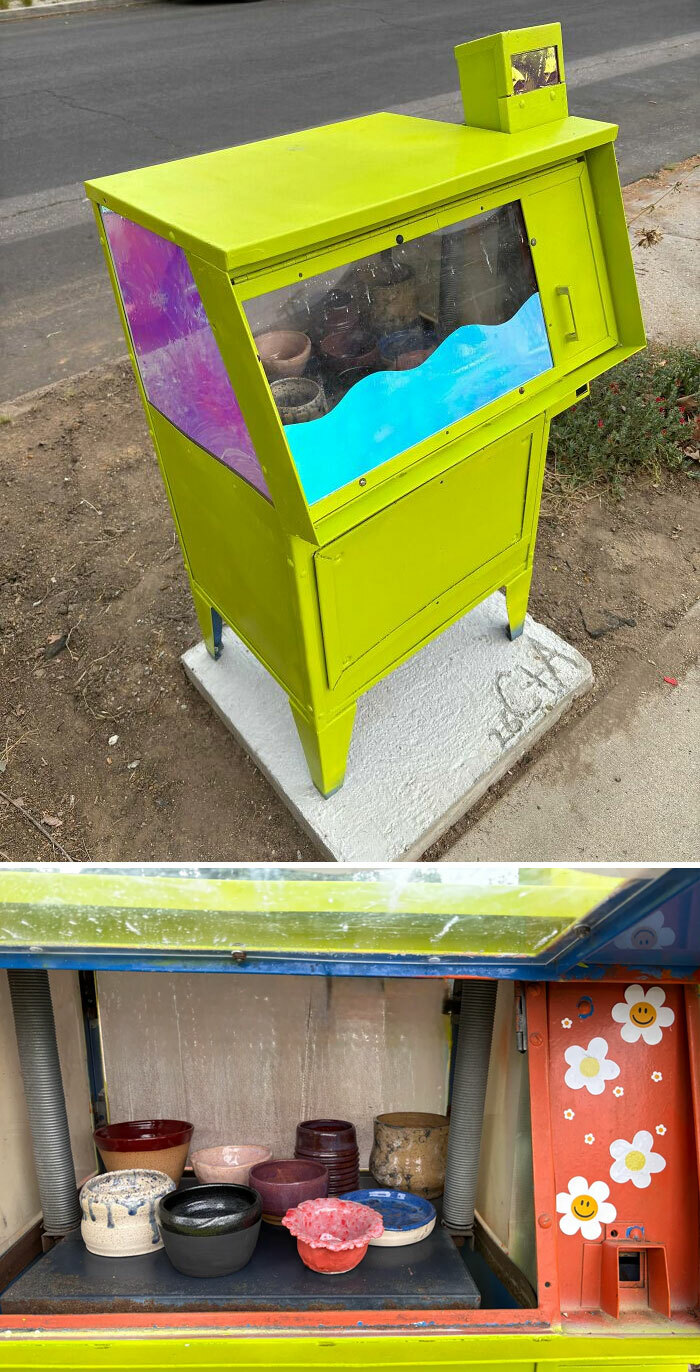 Creación genial de pequeña vitrina amarilla para exhibir macetas hechas a mano