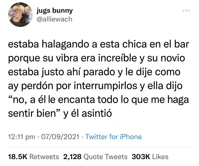 Tuit celebrando la vibra positiva y el apoyo mutuo en una relación amorosa