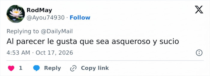 Mensaje en Twitter criticando detalles &iacute;ntimos de Dakota y MGK