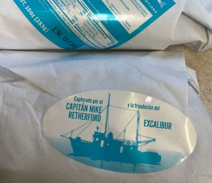 Etiqueta de producto de pescado de un barco pesquero, una de las imágenes reconfortantes para el día.