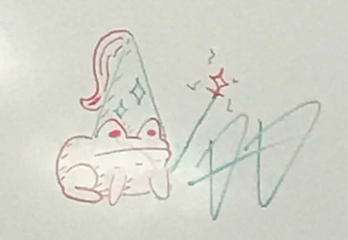Dibujo en pizarra blanca de una rana mago como parte de imágenes reconfortantes