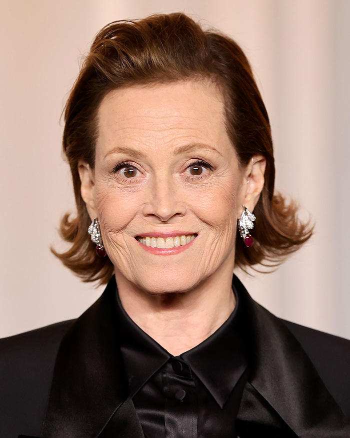 Sigourney Weaver en las fotos sin editar de las celebridades en la Gala del Academy Museum.